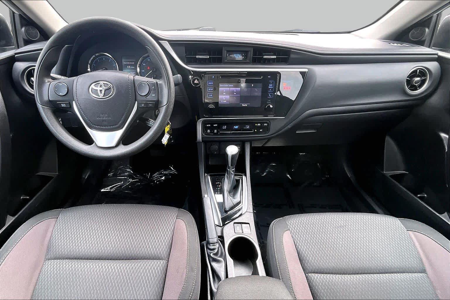 Used 2018 Toyota Corolla LE FWD image 15