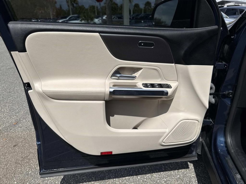 Used 2022 Mercedes-Benz GLB 250 image 23