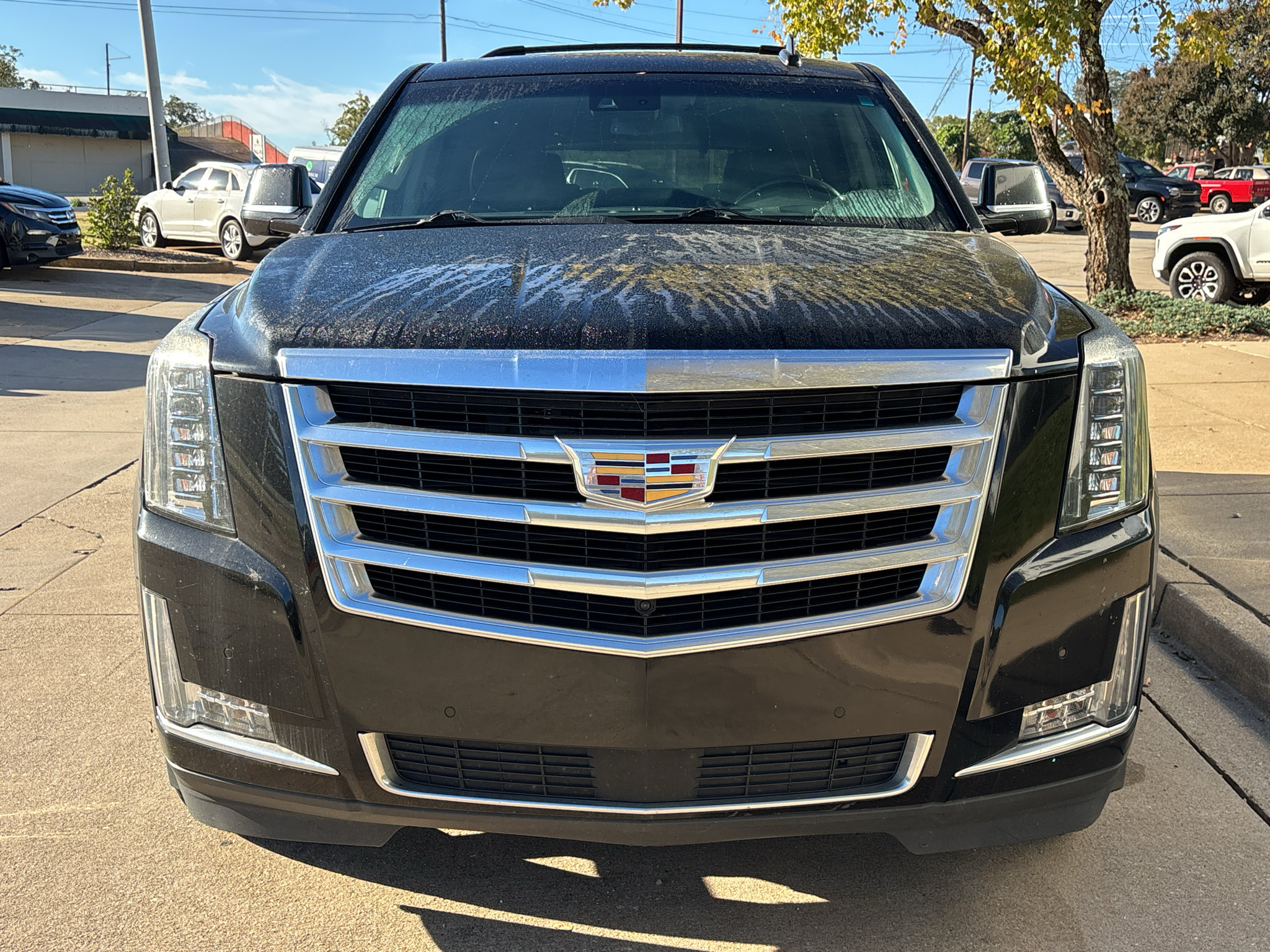 Used 2018 Cadillac Escalade Premium Luxury AWD/4WD image 3