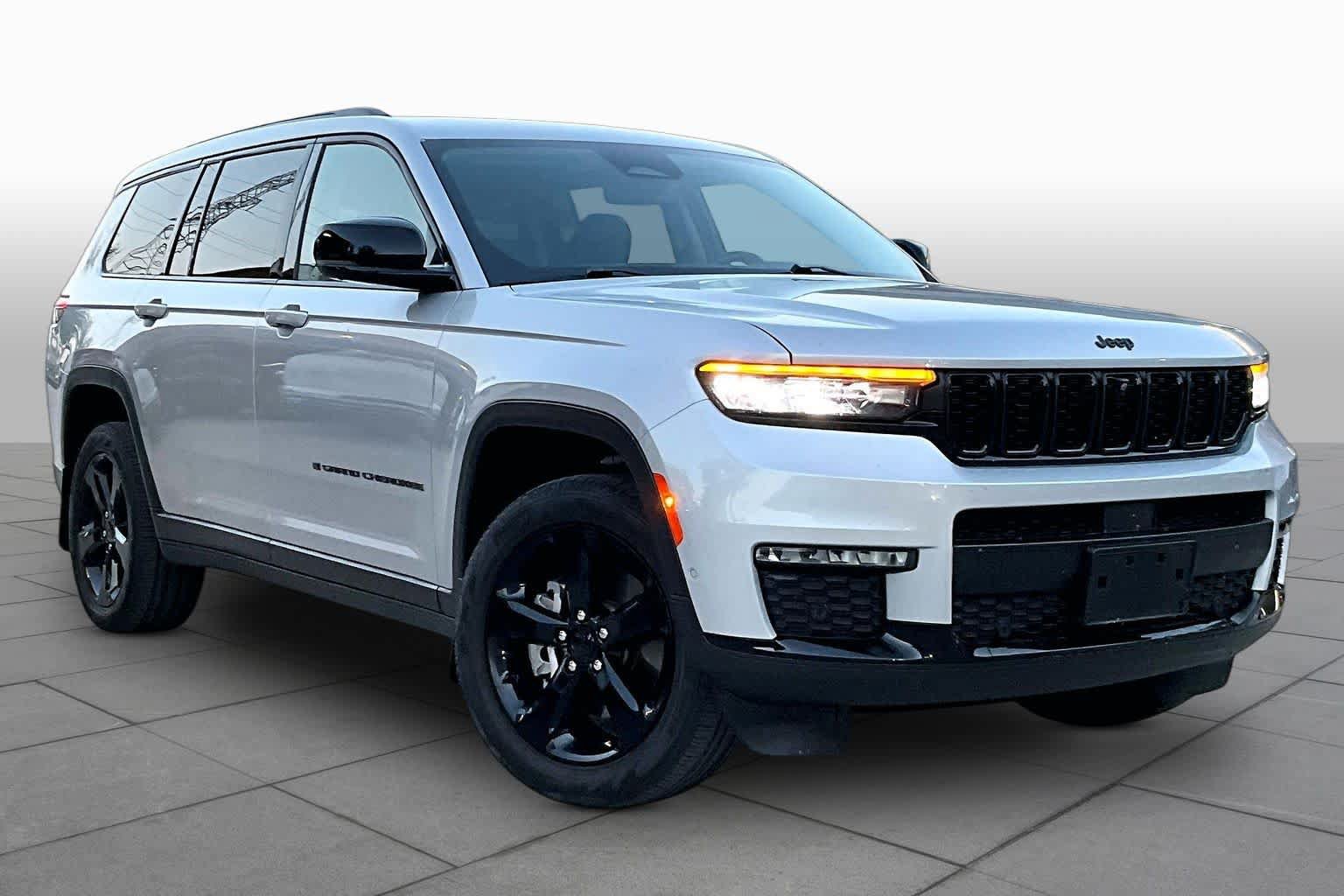 Used 2023 Jeep Grand Cherokee L Limited w/ Luxury Tech Group II AWD/4WD image 3