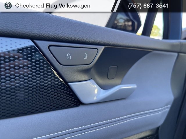 New 2026 Volkswagen Tiguan SE R-Line image 16