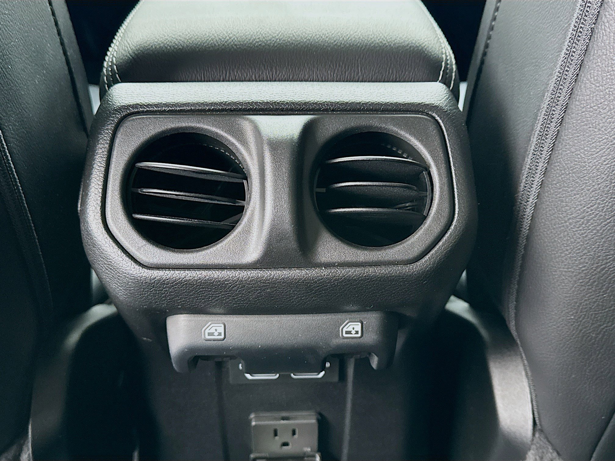 Used 2022 Jeep Wrangler Unlimited Sahara w/ Cold Weather Group image 17