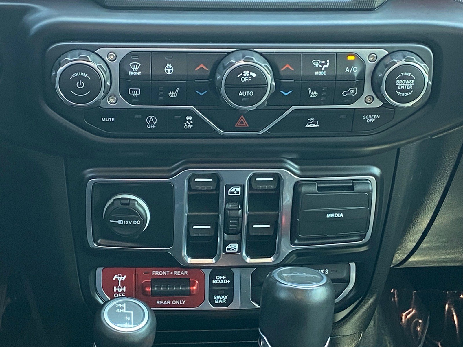 Used 2022 Jeep Gladiator Rubicon w/ LED Lighting Group AWD/4WD image 10