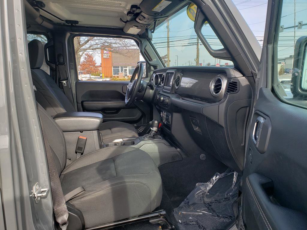 Used 2018 Jeep Wrangler Unlimited Sahara w/ Cold Weather Group image 26