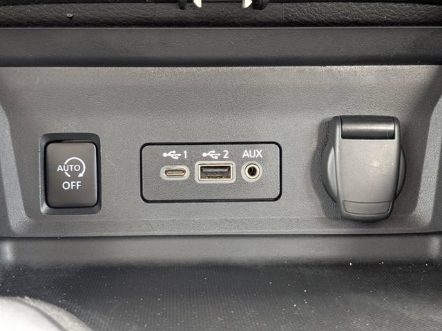 Used 2025 Nissan Sentra SR w/ SR Premium Package FWD image 27