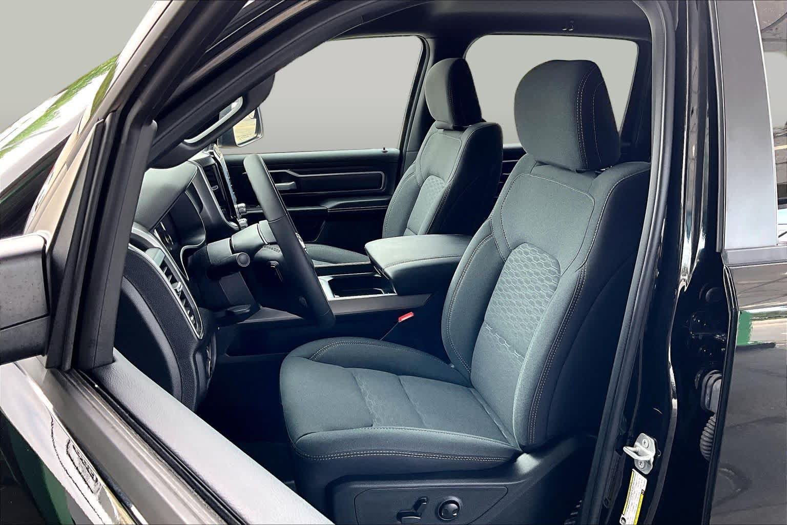 Used 2025 RAM 1500 Big Horn AWD/4WD image 9
