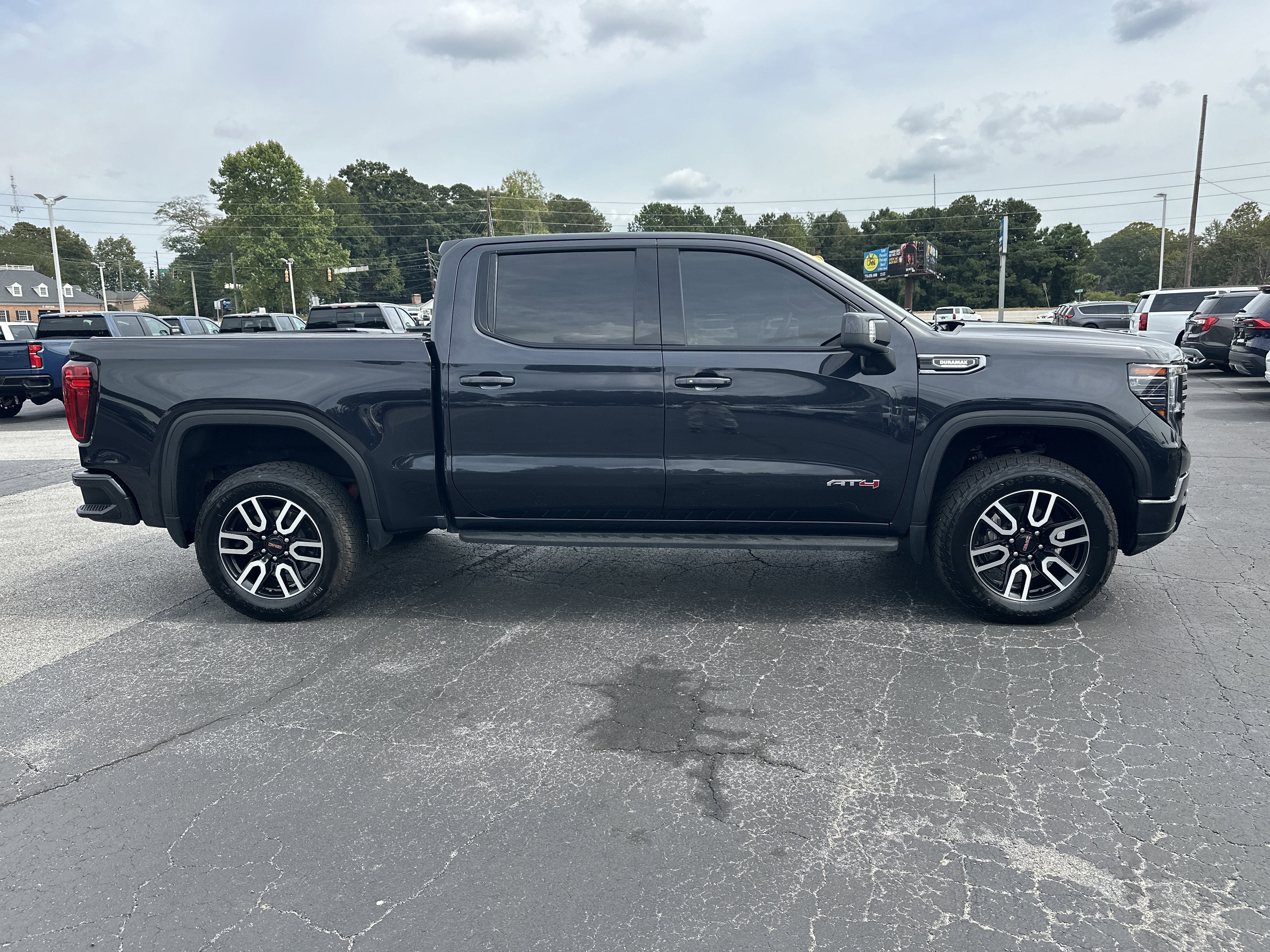 Used 2023 GMC Sierra 1500 AT4 w/ Technology Package image 9