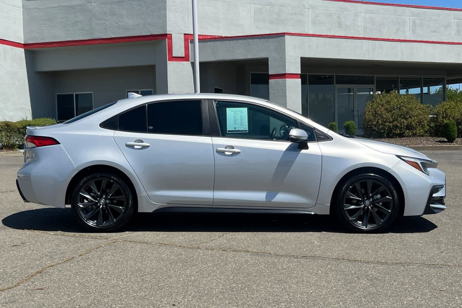Used 2024 Toyota Corolla SE FWD image 6