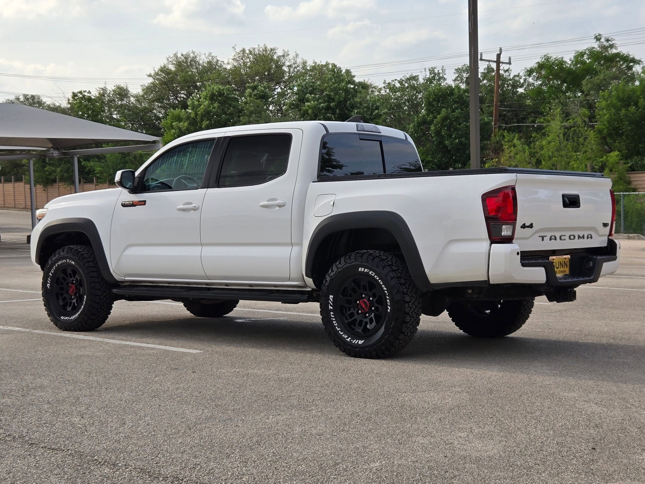 Used 2019 Toyota Tacoma TRD Off-Road w/ Technology Package AWD/4WD image 6