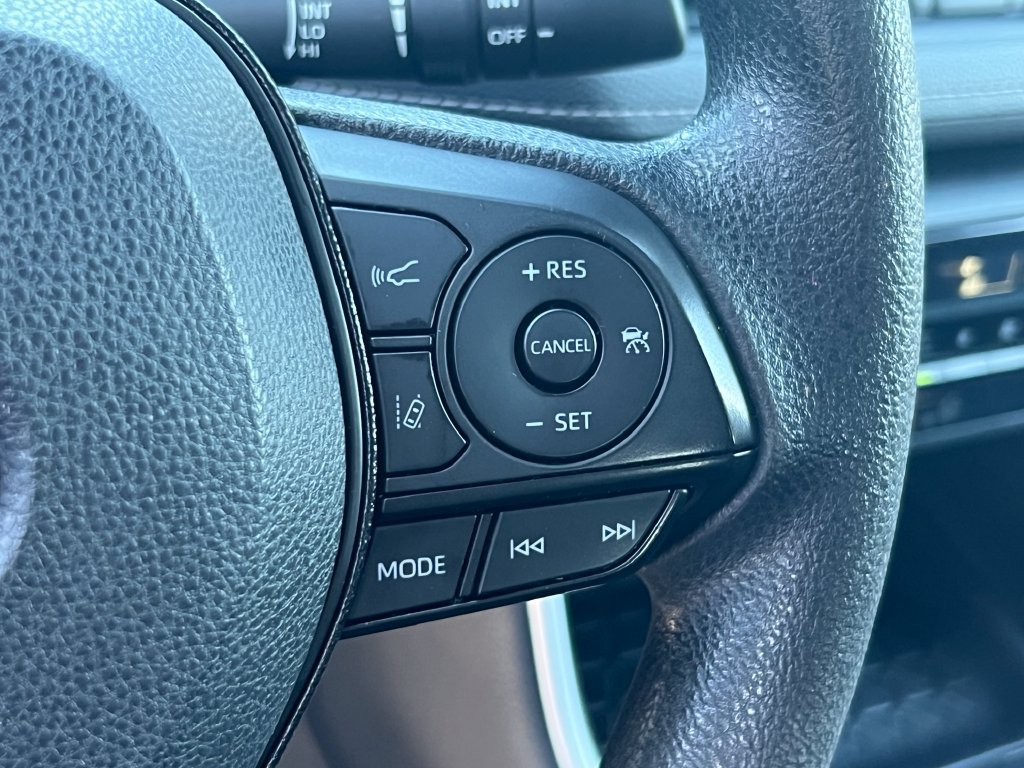 Used 2021 Toyota RAV4 XLE AWD/4WD image 23