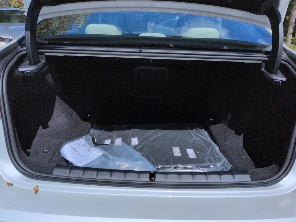 New 2026 BMW 760i xDrive image 13