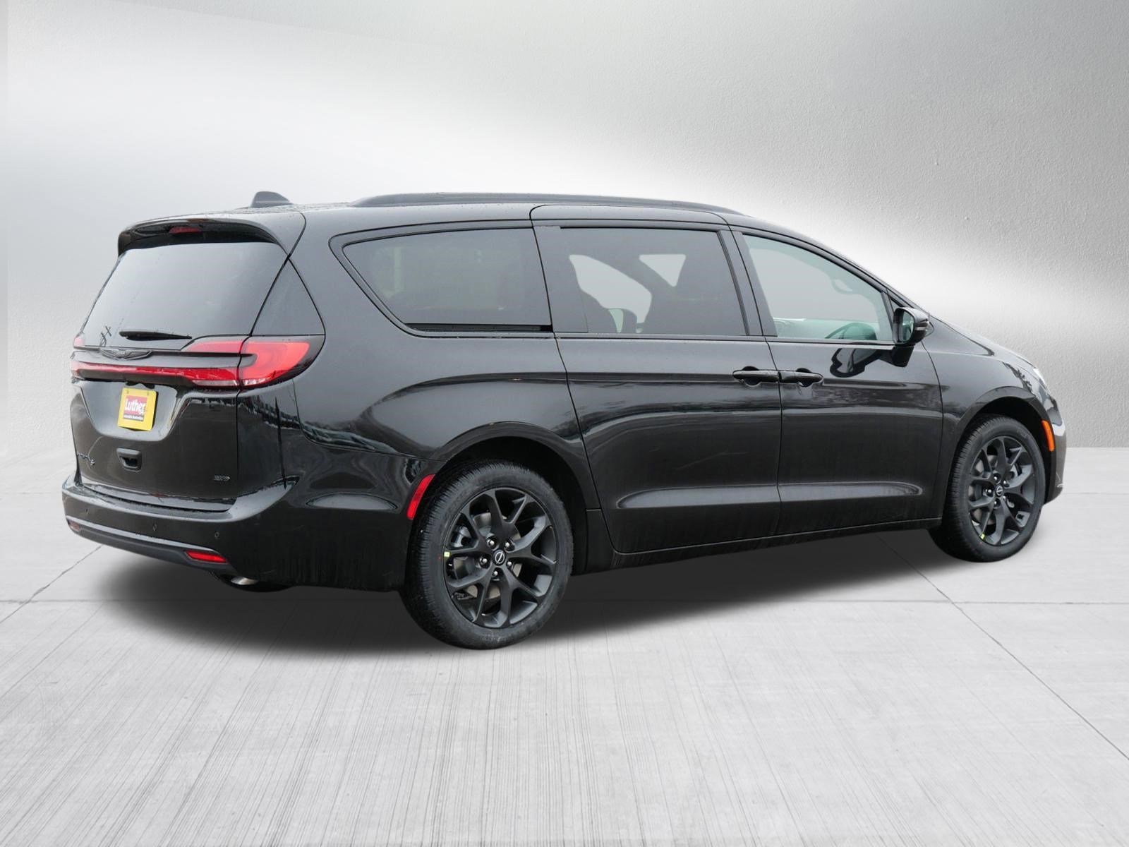 New 2026 Chrysler Pacifica Select AWD/4WD image 7