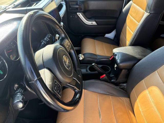 Used 2012 Jeep Wrangler Unlimited Rubicon w/ Dual Top Group AWD/4WD image 19