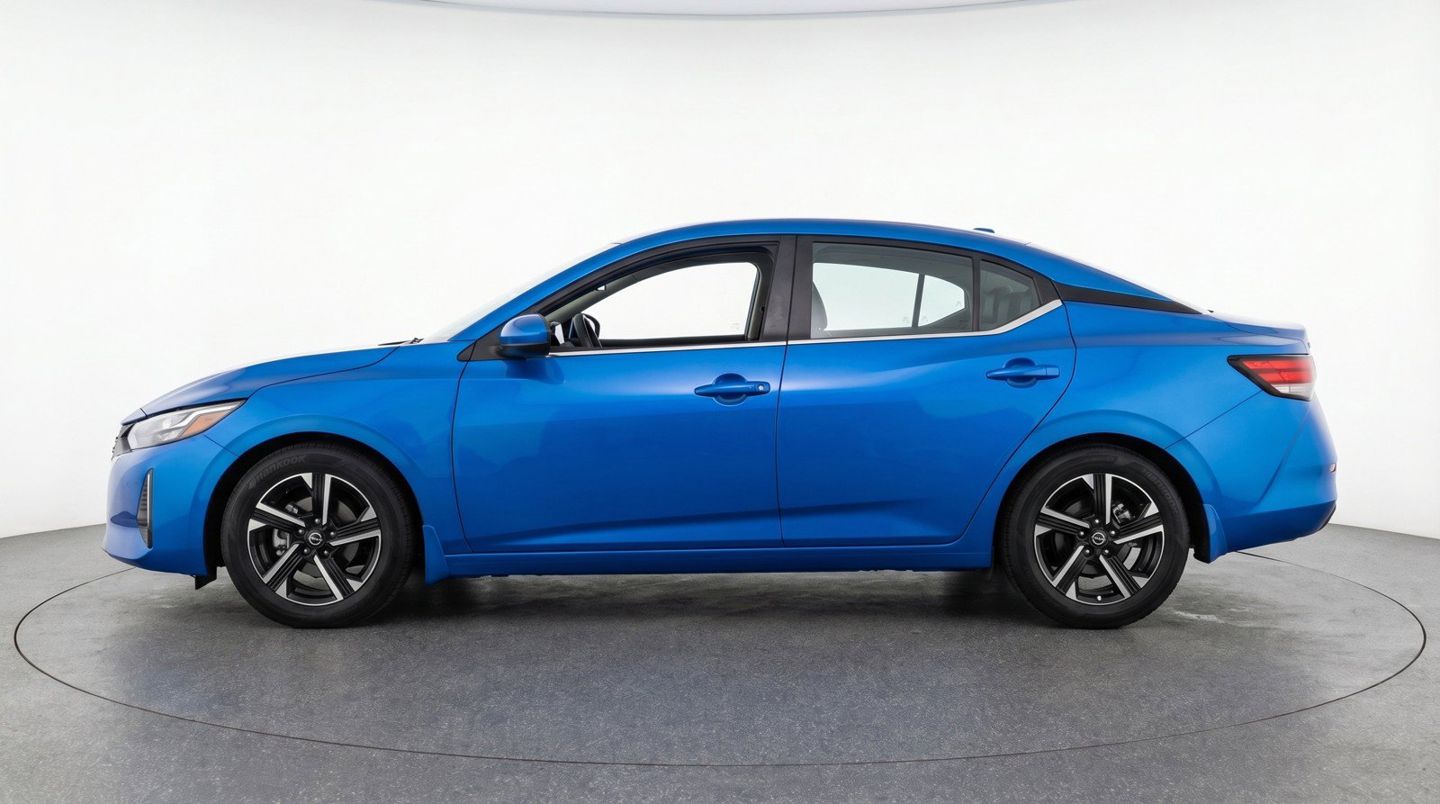 Used 2025 Nissan Sentra SV FWD image 5