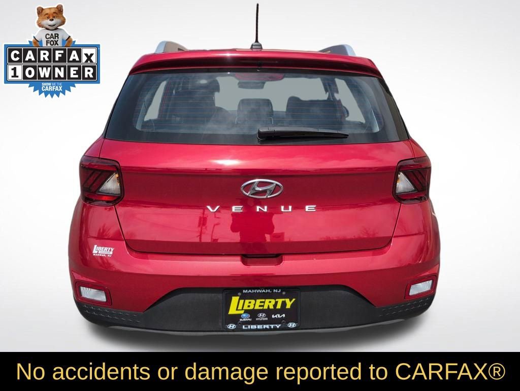 Used 2023 Hyundai Venue Limited image 5