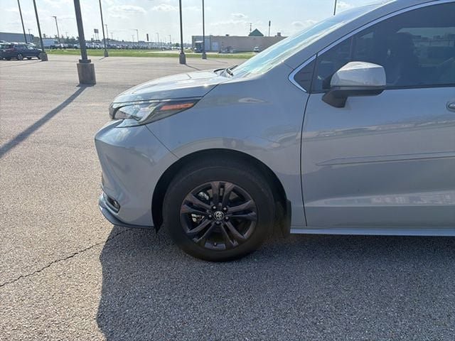 Used 2024 Toyota Sienna XLE Woodland Edition w/ Protection Package (TMS) image 10