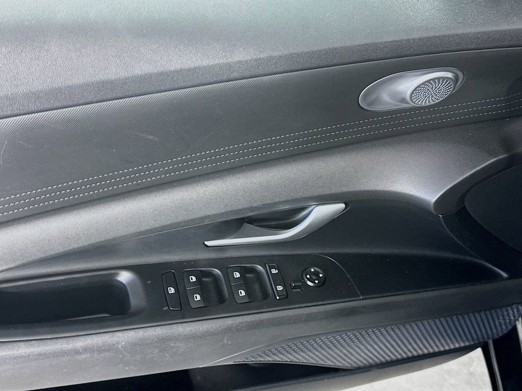 Used 2023 Hyundai Elantra SEL FWD image 27