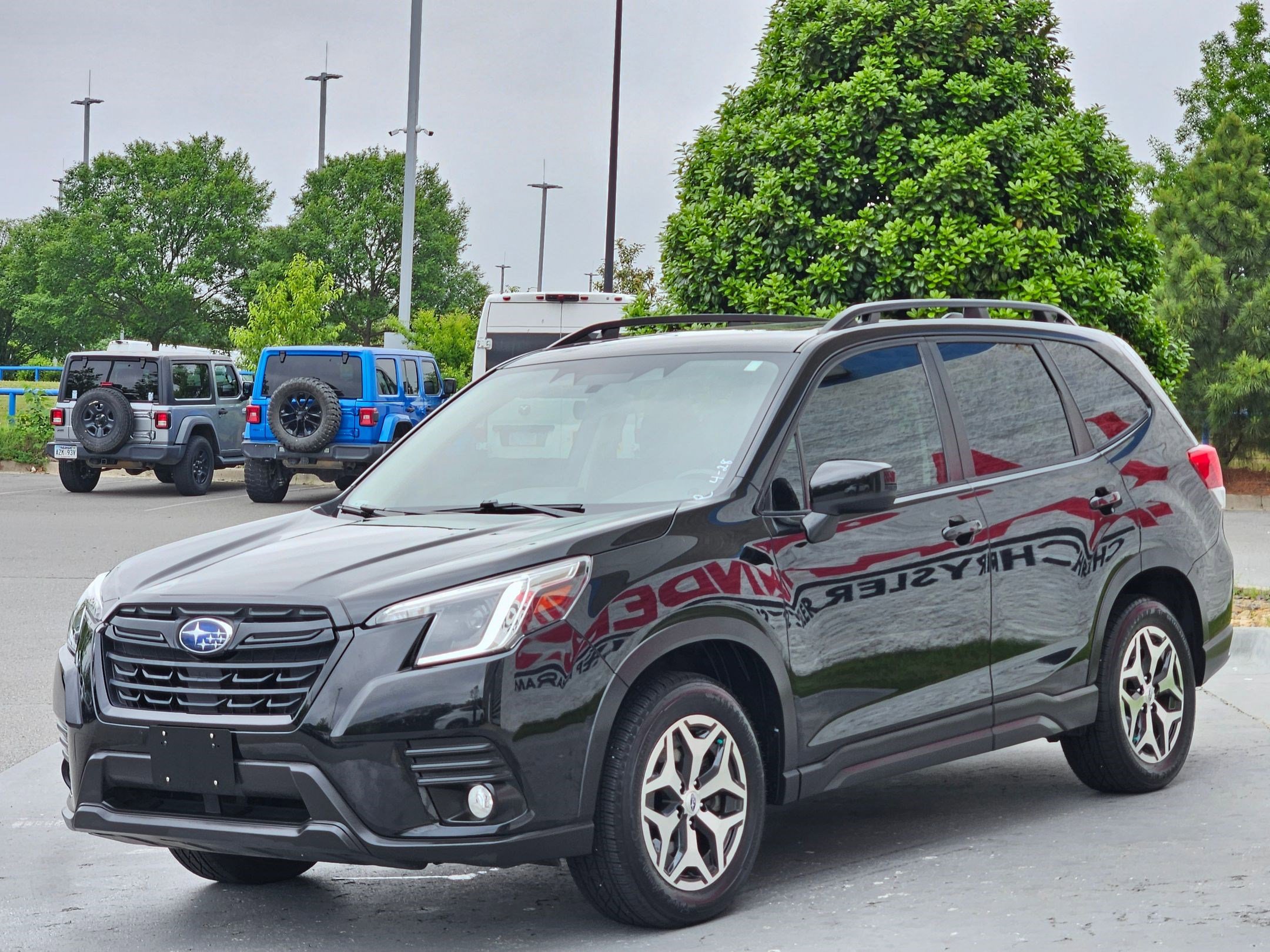 Used 2023 Subaru Forester Premium AWD/4WD image 3