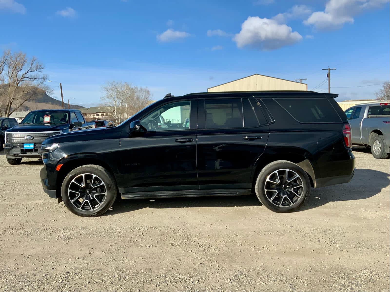 Used 2023 Chevrolet Tahoe RST w/ Luxury Package AWD/4WD image 3