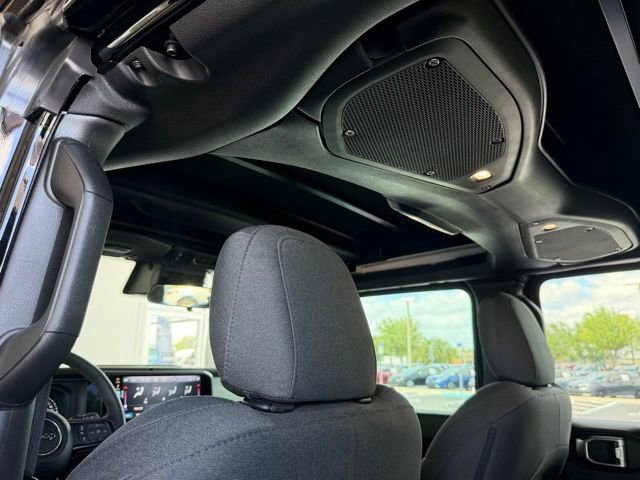 Used 2024 Jeep Wrangler Unlimited image 24