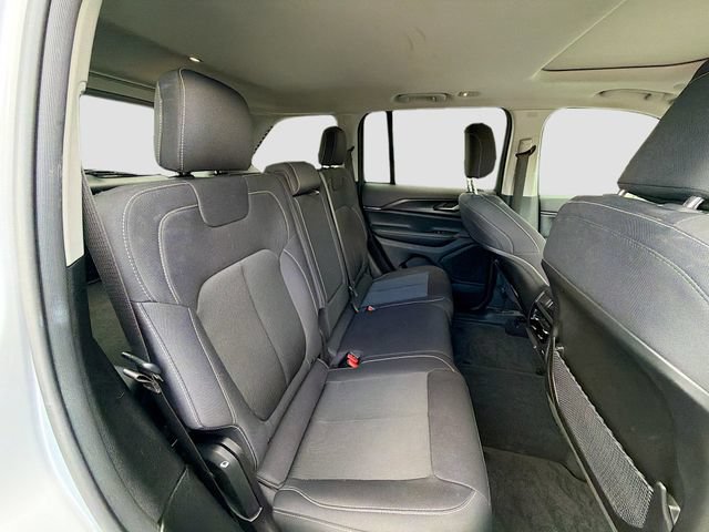 Used 2023 Jeep Grand Cherokee Laredo AWD/4WD image 25