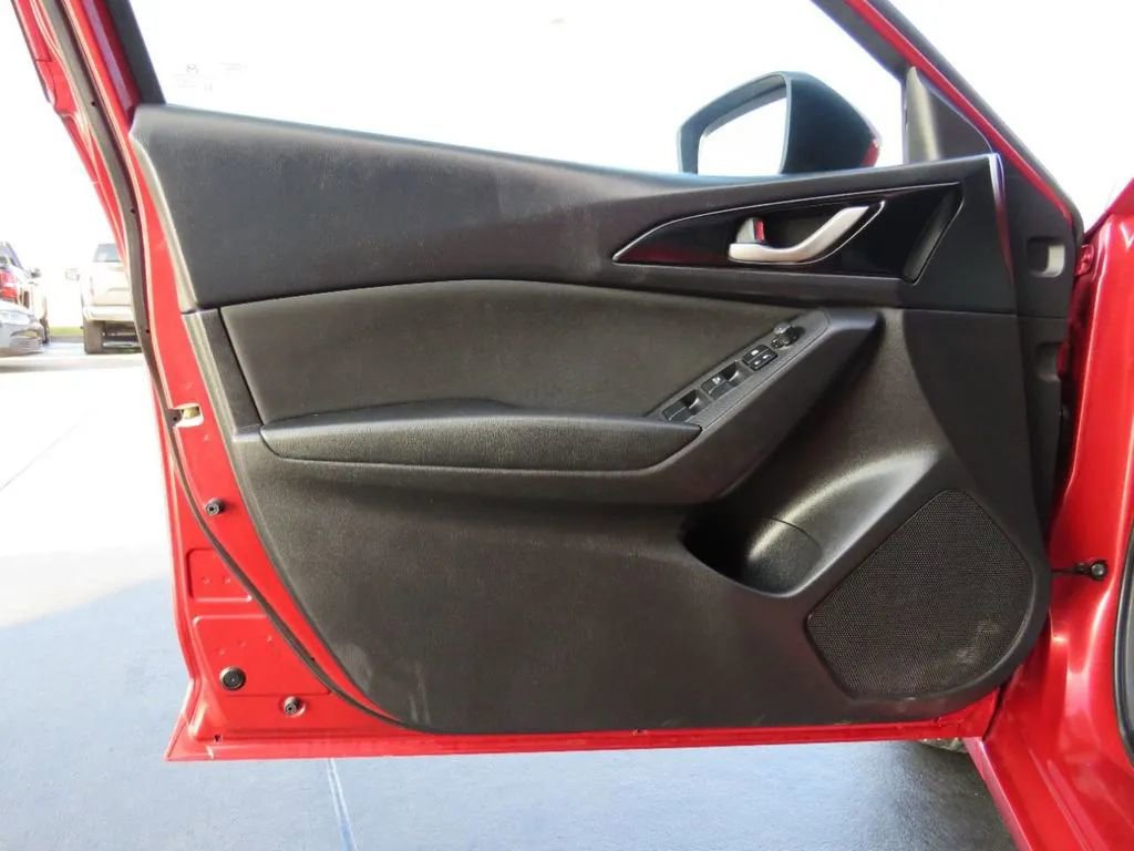 Used 2016 MAZDA MAZDA3 i Sport FWD image 37