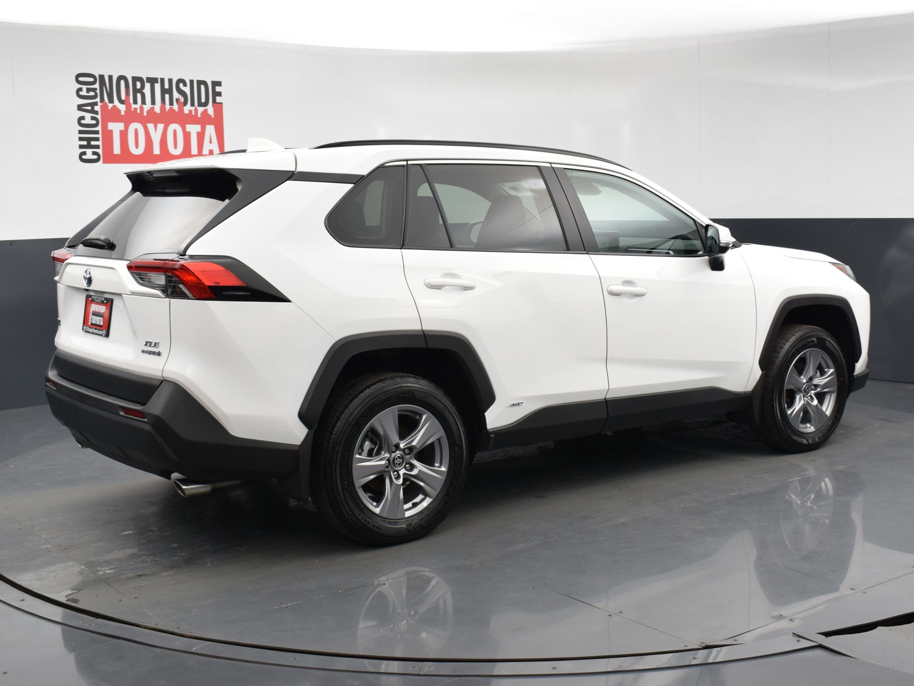 Used 2022 Toyota RAV4 XLE image 4