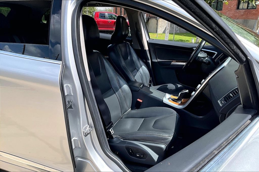 Used 2017 Volvo XC60 T5 Inscription w/ Preferred Option Package FWD image 10