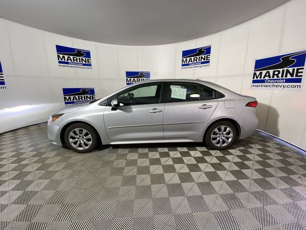 Used 2025 Toyota Corolla LE FWD image 13