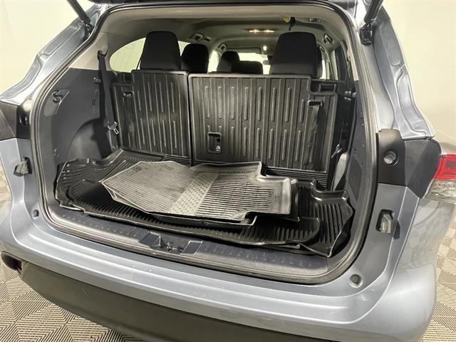 Used 2023 Toyota Highlander LE image 23