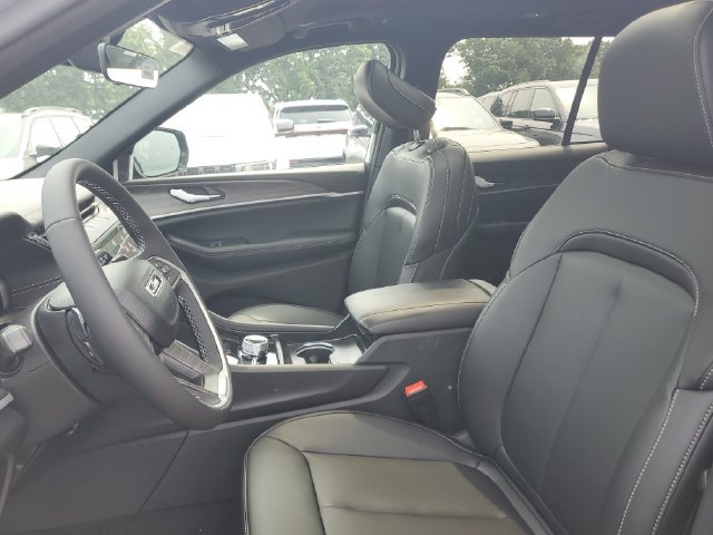 New 2026 Jeep Grand Cherokee Limited w/ Limited Altitude Package AWD/4WD image 18