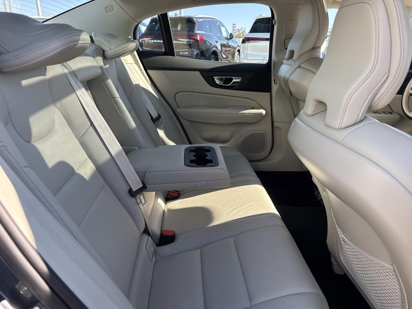 Used 2022 Volvo S60 B5 Inscription FWD image 8