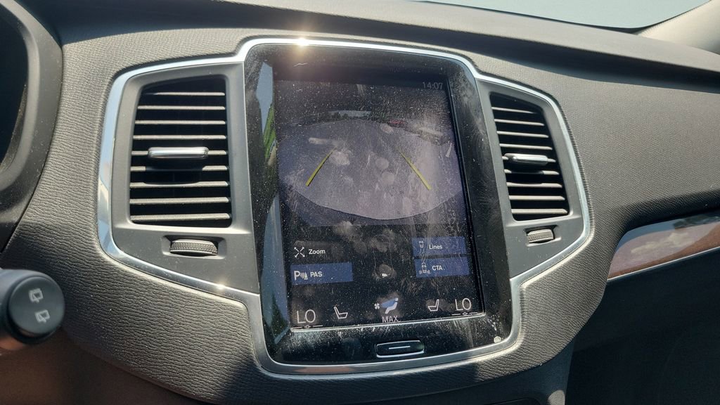 Used 2019 Volvo XC90 T5 Momentum w/ Multimedia Package AWD/4WD image 17
