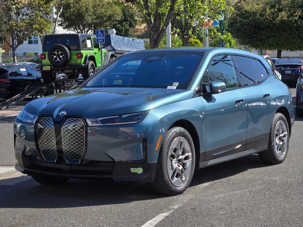 Used 2023 BMW iX xDrive50 image 9