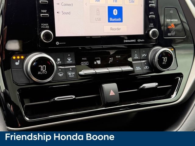 Used 2020 Toyota Highlander XLE AWD/4WD image 28