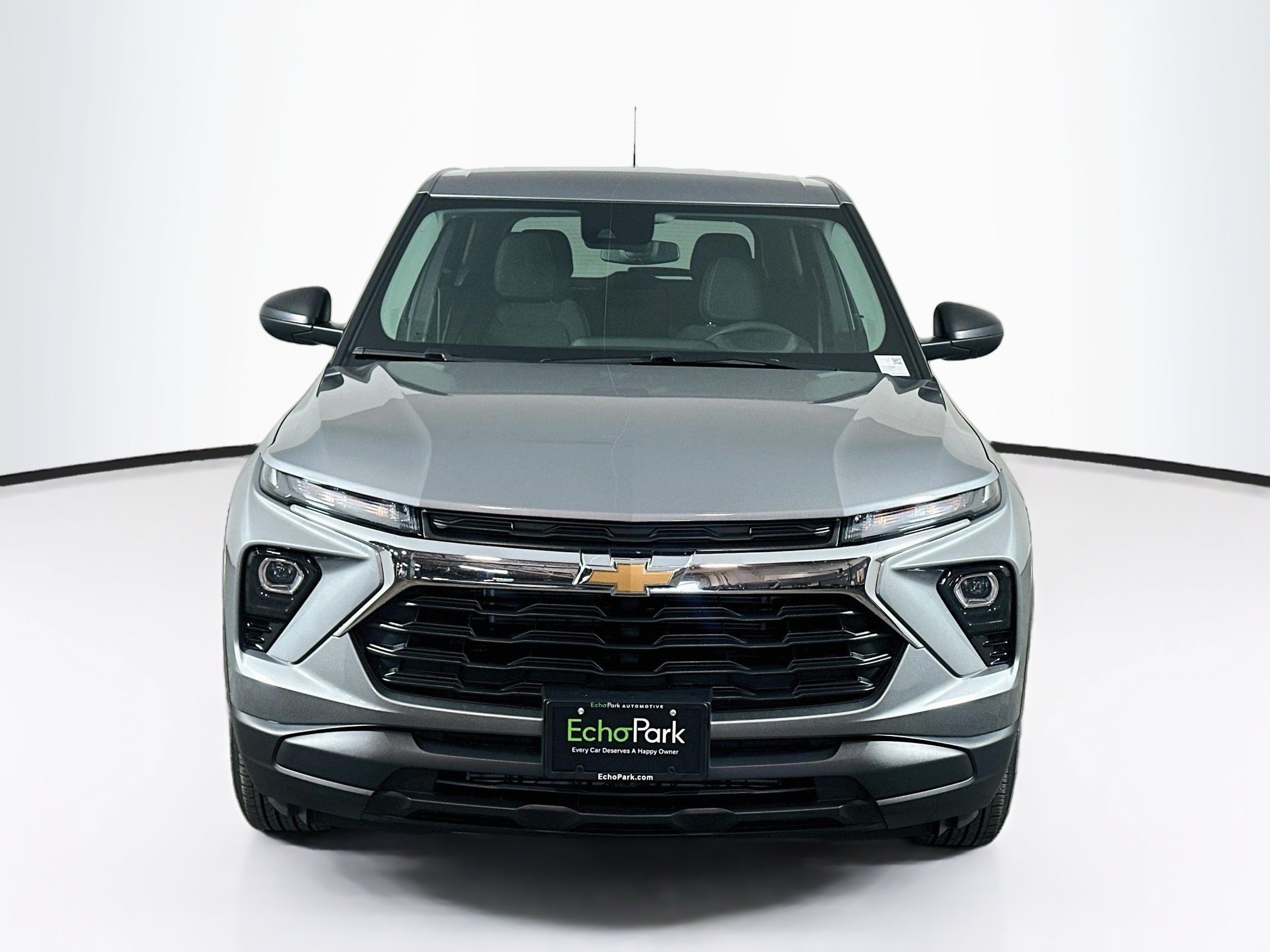 Used 2024 Chevrolet TrailBlazer LS w/ LS Convenience Package FWD image 2