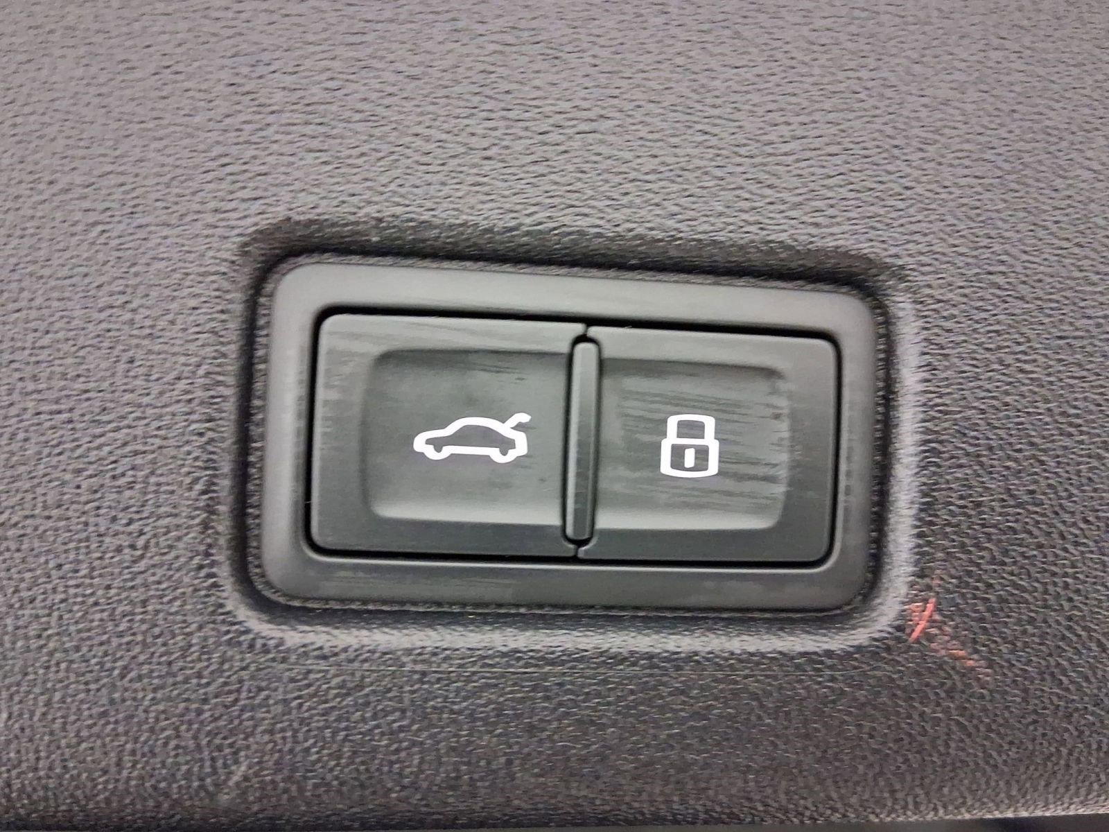 Used 2025 Audi Q4 e-tron Premium Plus w/ Premium Plus image 28