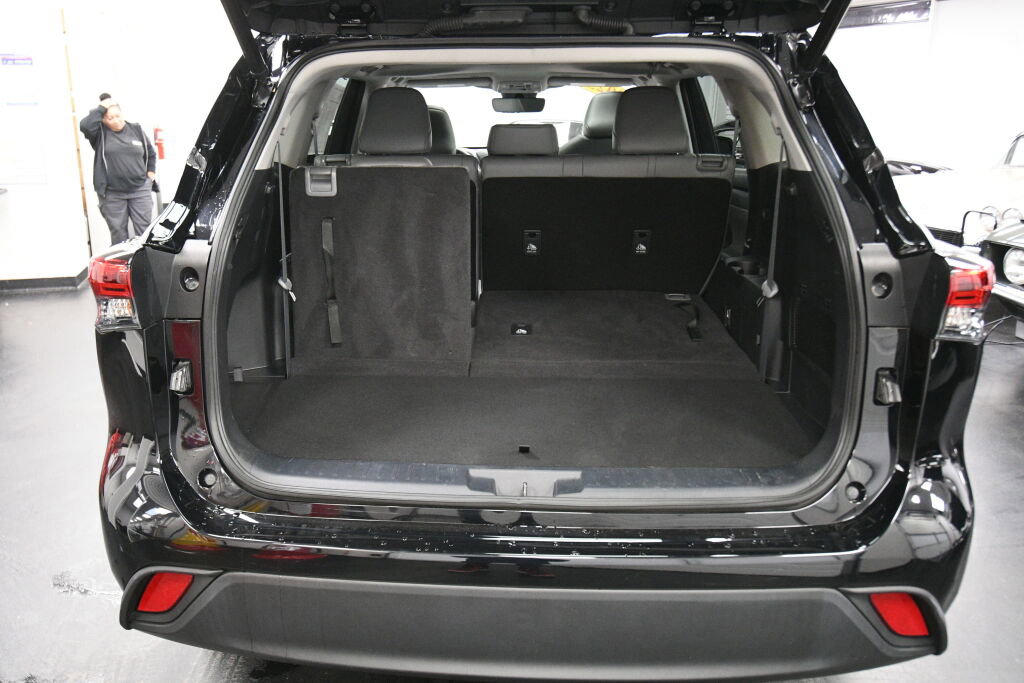 Certified 2023 Toyota Highlander XLE image 25