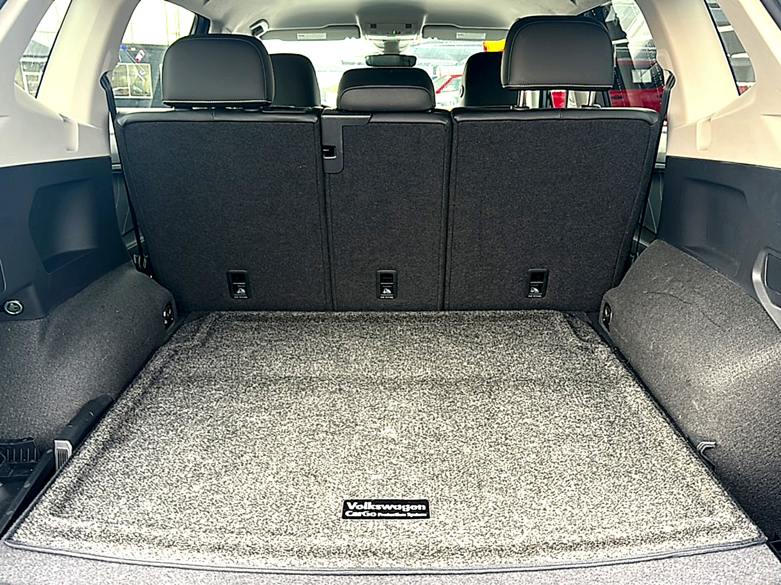 Used 2024 Volkswagen Tiguan SE image 21