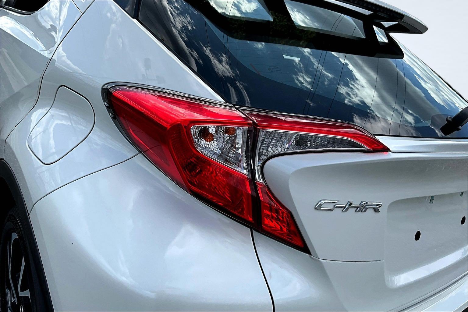 Used 2019 Toyota C-HR XLE FWD image 19