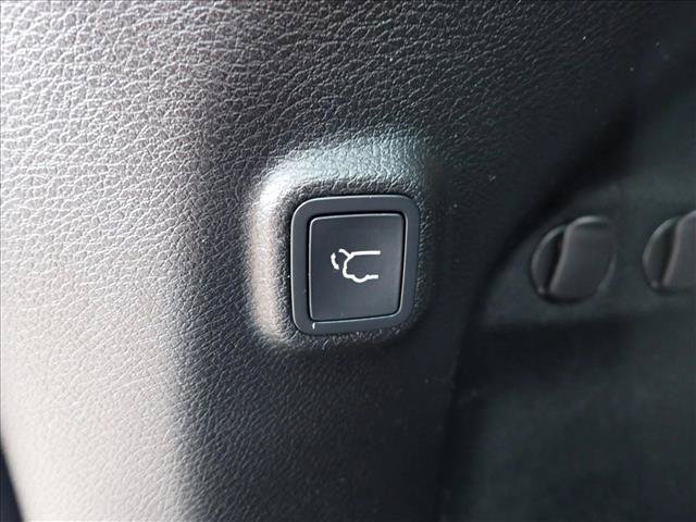 Used 2019 Jeep Cherokee Trailhawk w/ Comfort/Convenience Group AWD/4WD image 8