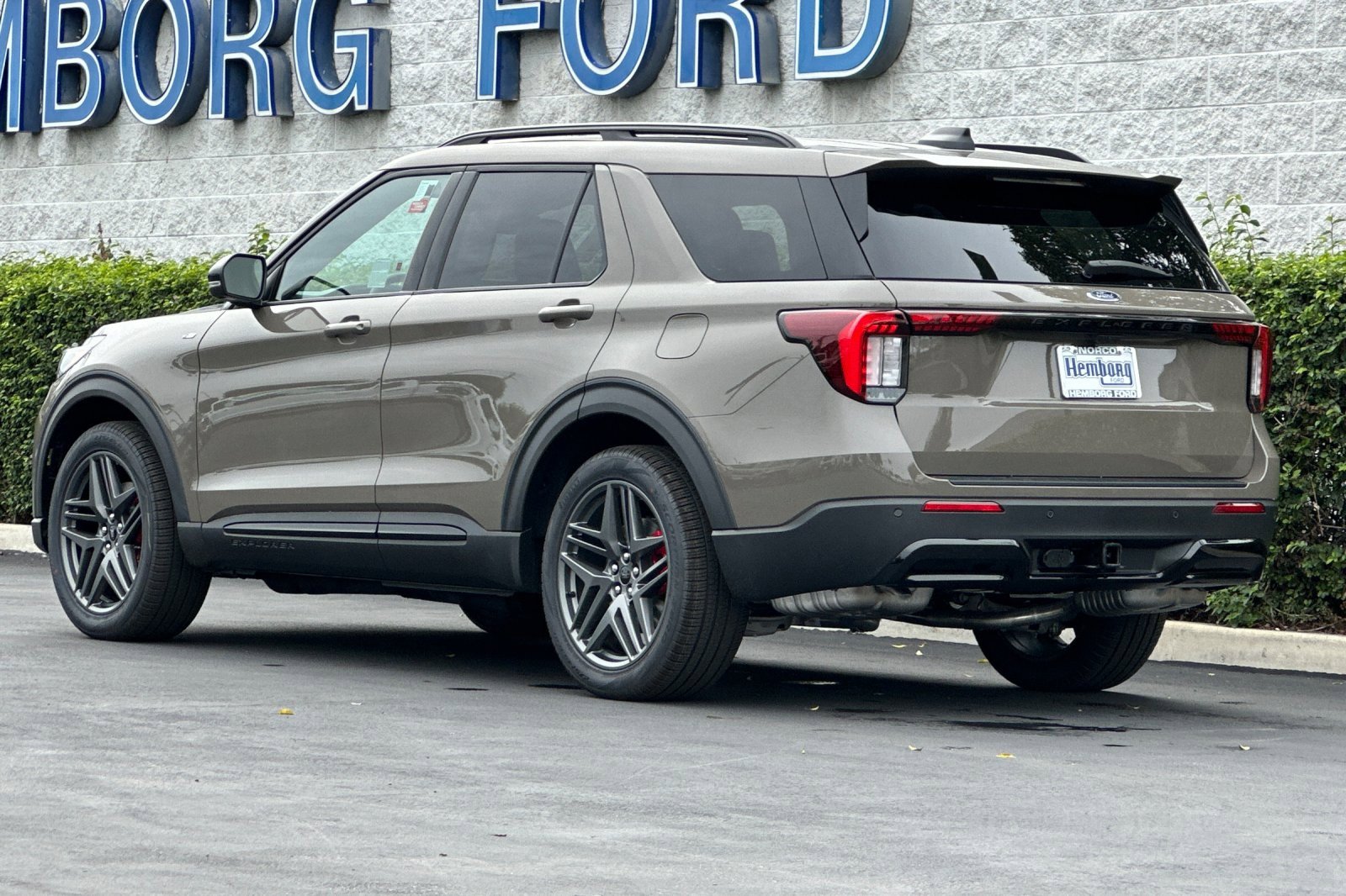 New 2026 Ford Explorer ST-Line w/ ST-Line Street Pack image 6