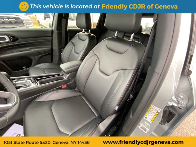 Used 2026 Jeep Compass Limited AWD/4WD image 9