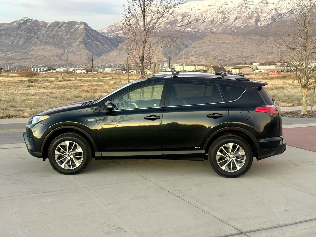 Used 2018 Toyota RAV4 LE image 9