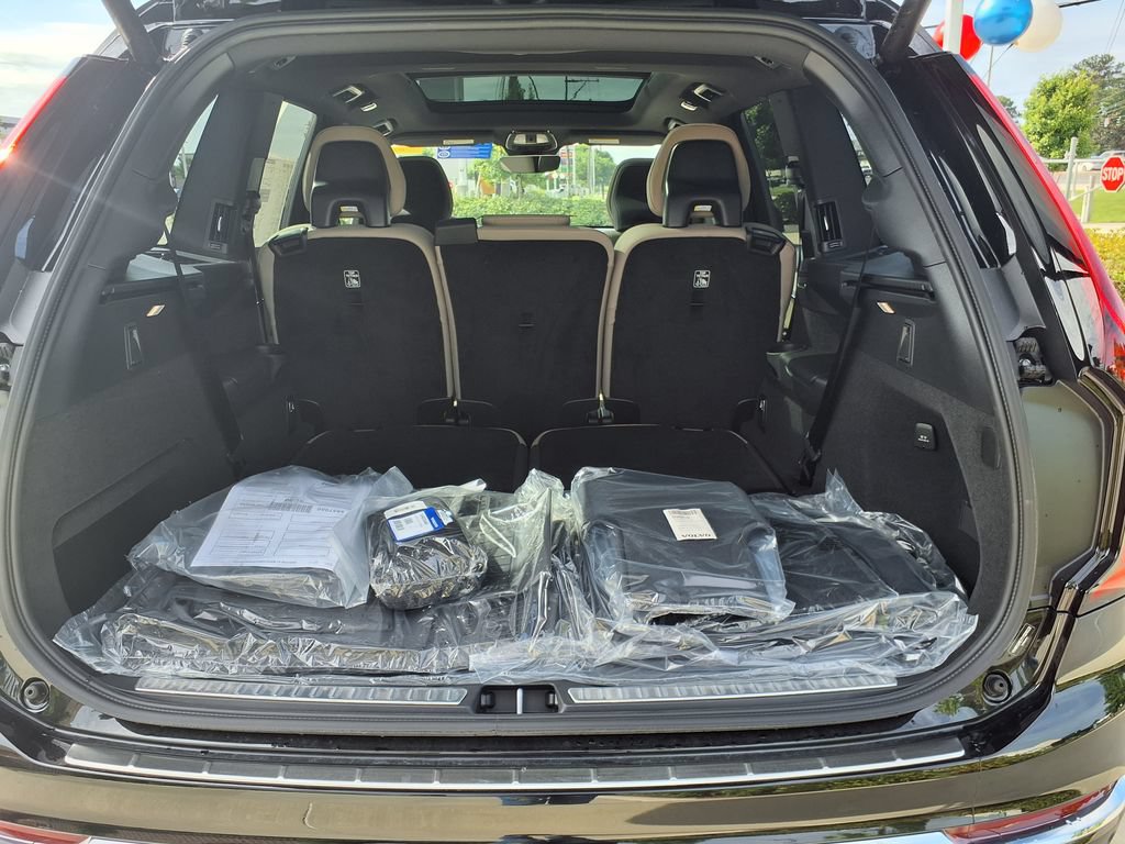 New 2026 Volvo XC90 B5 Plus w/ Protection Package Premier AWD/4WD image 17