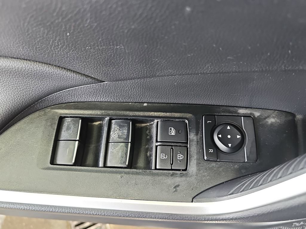 Used 2024 Toyota RAV4 XLE FWD image 27