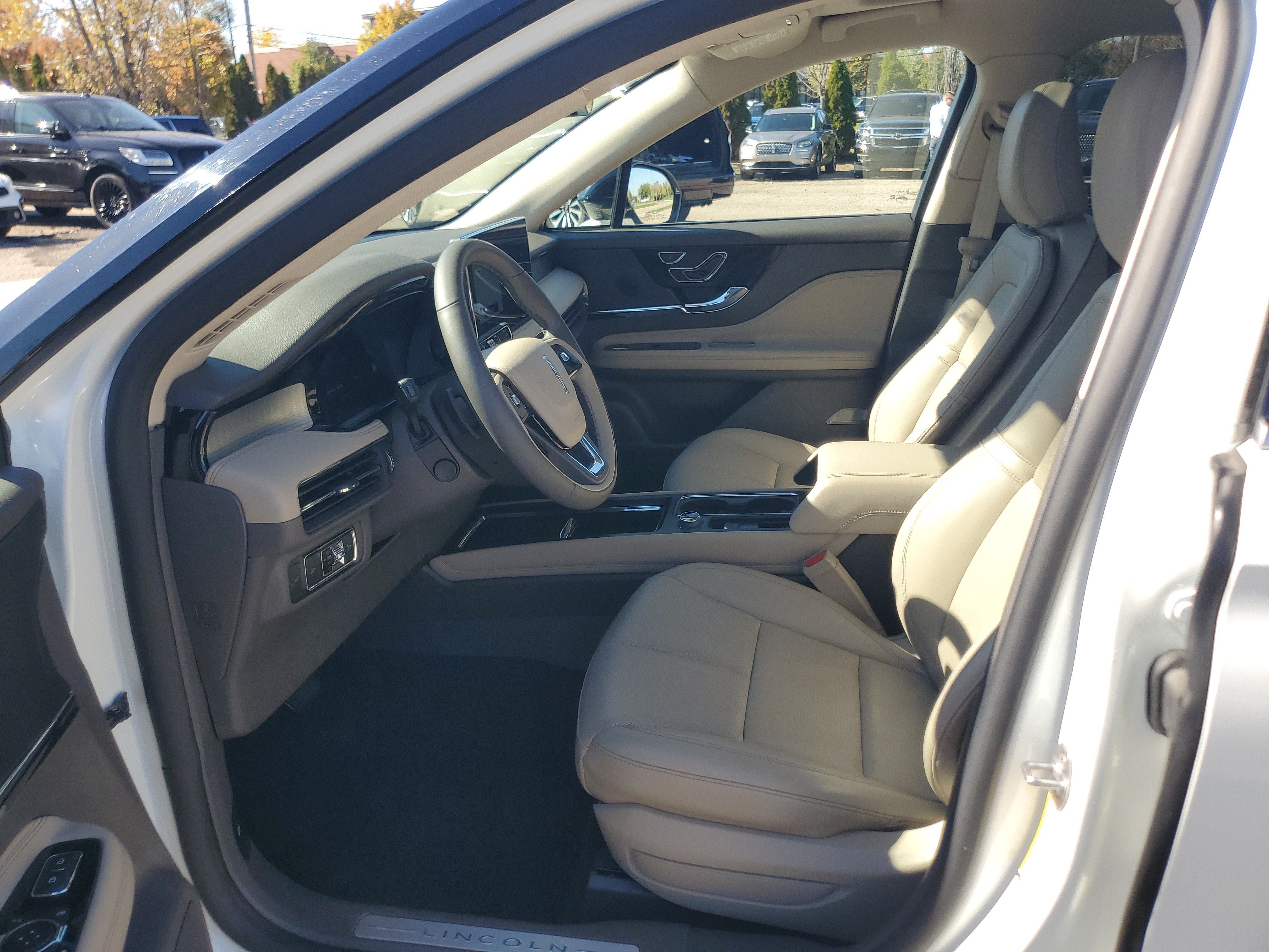 Used 2024 Lincoln Corsair AWD w/ Equipment Group 101A image 12