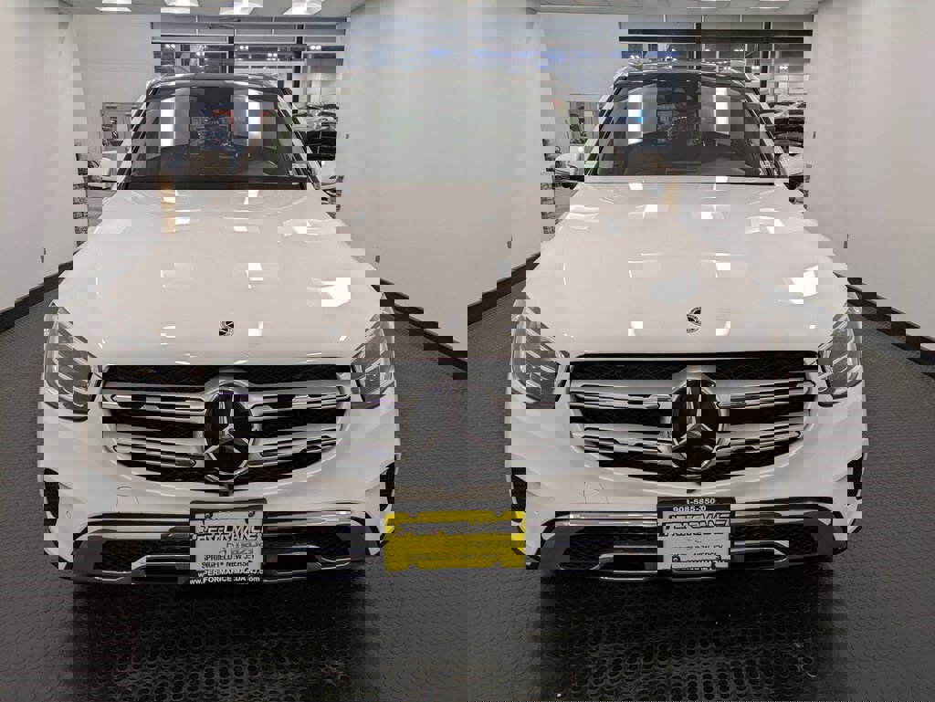 Used 2021 Mercedes-Benz GLC 300 4MATIC image 2