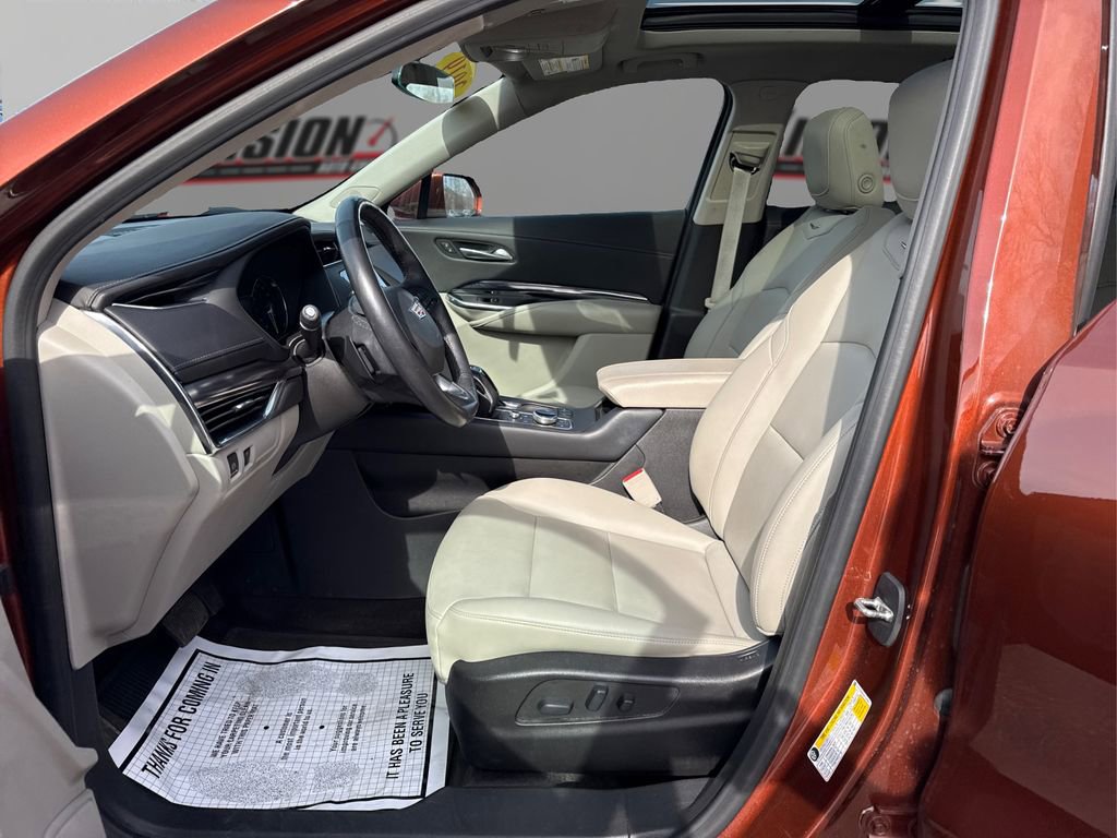 Used 2019 Cadillac XT4 Luxury w/ Cold Weather Package image 9