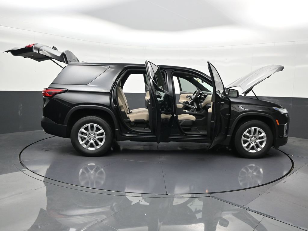 Used 2023 Chevrolet Traverse LS image 32